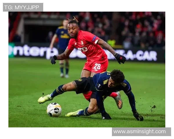 标准列日与巴拉城的激烈对决揭示了足球战术的博弈与球队实力的较量