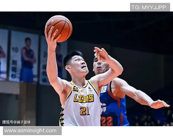 胡金秋的篮球之路:从青涩少年到CBA明星的成长历程与辉煌成就 胡金秋的篮球之路:从青涩少年到CBA明星的成长历程与辉煌成就